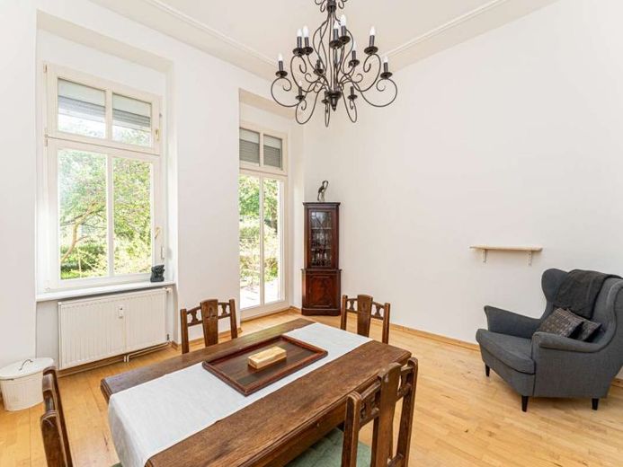 Elegante 2-Zimmer-Altbauwohnung mit schöner Gartenterrasse im Florakiez – Foto 1