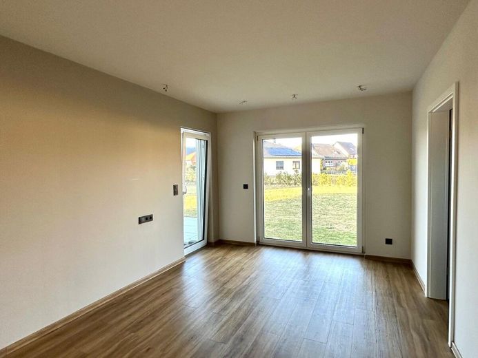 Jetzt Miete möglich! Winkelbungalow 5 km bis Neubrandenburg, Baujahr 2022, Doppelgarage, EBK,Carport – Schlafzimmer