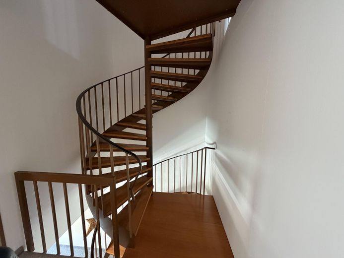 No commission! Prime location! Terraced house with expansion potential, energy rating B – Wendeltreppe über 4 Etagen