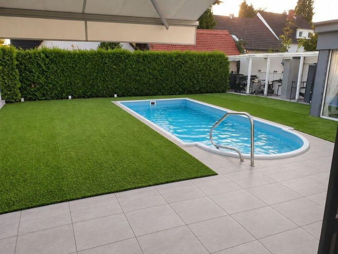 127 m² PRIVATES WOHNEN MIT EIGENEM POOL & GARTEN – 2 GARAGEN + 1.920 € KALTMIETEINNAHMEN – Terrasse + Pool + Garten