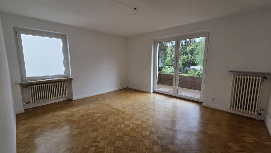 luminoso appartamento di 3,5 locali vicino all’Ostpark – Wohnzimmer