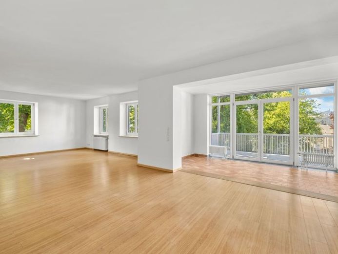 Großzügige 5,5-Zimmer-Wohnung mit Balkon und zwei Stellplätzen in beliebter Innenstadt-Lage – Foto 1