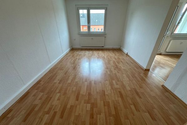 Ultimo piano = 3° piano / Balcone esposto a sud / Bagno con finestra / ...a Reichenbrand !