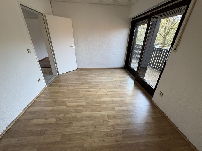 Exklusives Wohnen mit Garten, Neubezug n.Renovierung mit 2 großzügigen Balkonen – Gästezi. m.Balkonzugang