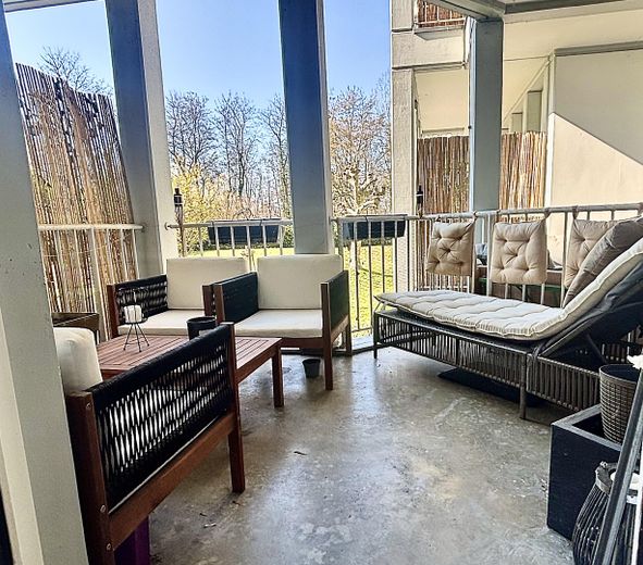 Balkon mit Blick in den Garten