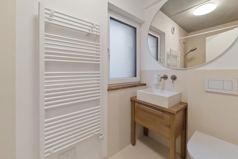 Casa unifamiliar de alta calidad 2023 | Patio privado dentro de la muralla | A+ | Sin comisión – Gäste-Bad