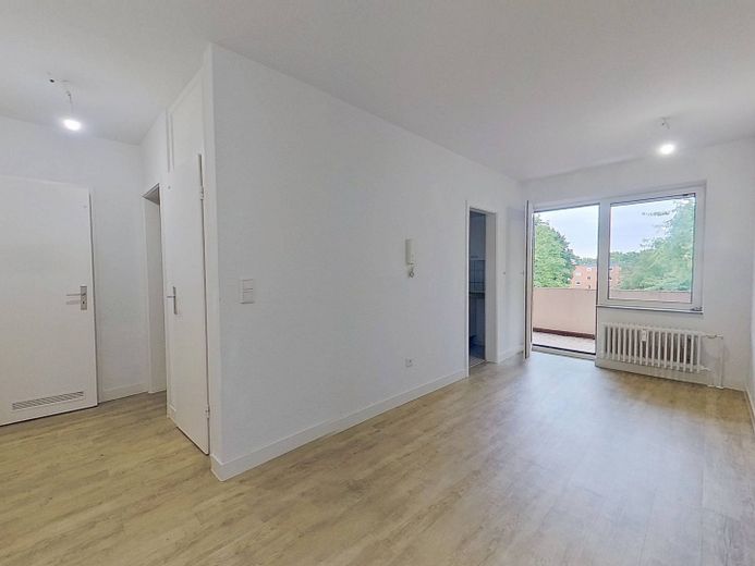 Apartamento de 3 habitaciones con distribución inteligente, cocina equipada, BALCÓN y bañera – Ansicht II: Flur