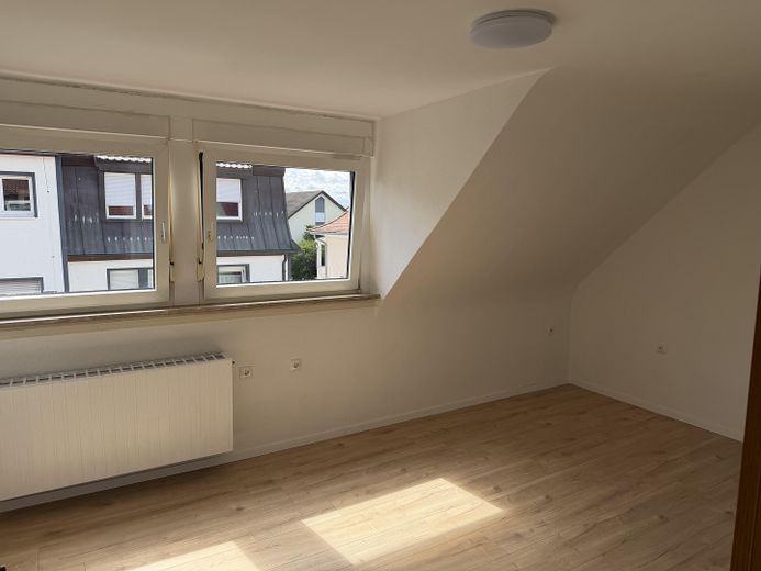 Prima occupazione dopo la ristrutturazione: luminoso appartamento di 2 locali con ampio balcone e cantina – Zimmer 2