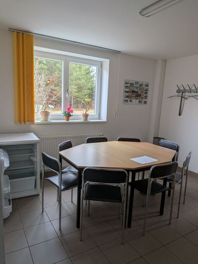 Produktions- und Lagerhalle zu vermieten – Pausenraum