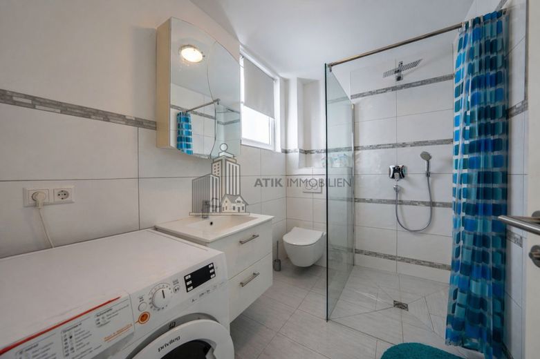 ATIK: Saniertes Ein- bis Zweifamilienhaus mit großem Grundstück und vielseitigem Nutzungspotenzial – Badezimmer EG