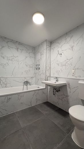 Neues Bad mit Badewanne