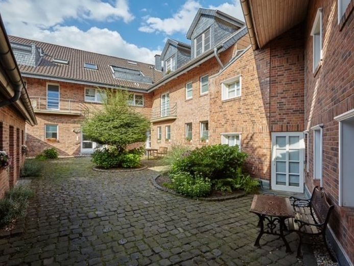 Großzügige 4-Zimmer-Wohnung mit Balkon im ehemaligen Vierkanthof in Mönchengladbach - Holt, 1. Etage – Foto 1