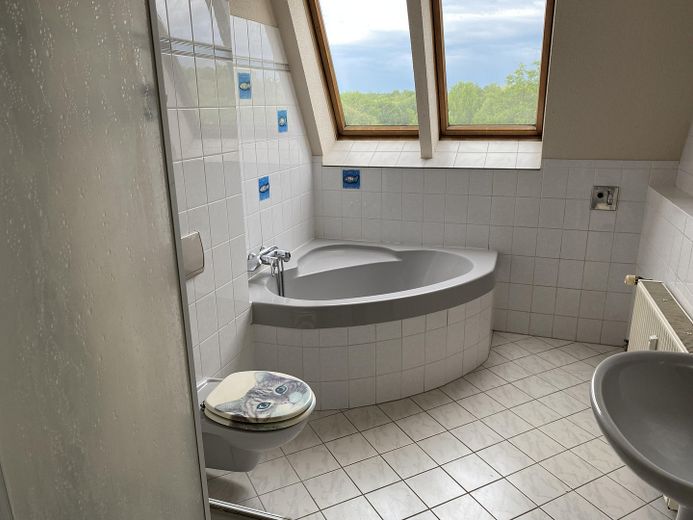 funktionale Dreiraumwohnung mit Einbauküche zentral und ruhig gelegen – Bad