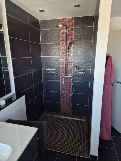 Traumhaus mit Einliegerwohnung in Saabrücken, Pool, Sauna, Klima .... – Bad Haupthaus