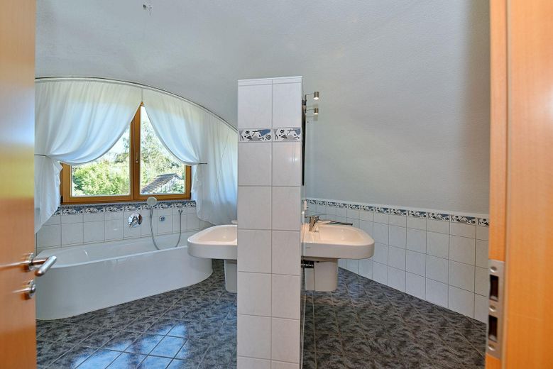 Ampiezza su due livelli – esclusiva maisonette con terrazza sul tetto e vista panoramica – Foto 20