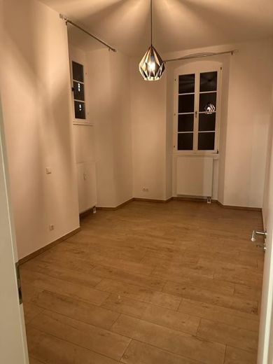 Helle Altbau-Stadtvilla 3-Zimmer-Erdgeschosswohnung inkl. moderner Einbauküche, Stadtzentrum – Schlafzimmer