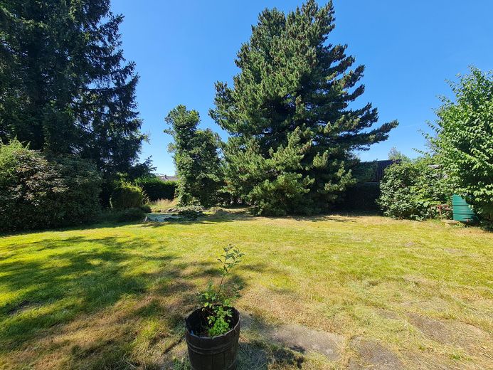 Provisionsfrei! Charmantes Einfamilienhaus in ruhiger Sackgasse im Herzen von Lilienthal – Von Terrasse zum Teich