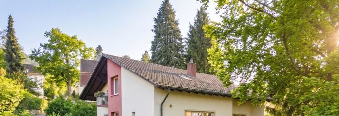 IMMORath.de - Großzügiges Zweifamilienhaus mit Potenzial auf weitläufigem Grundstück