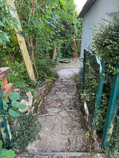 4-Zimmer-Wohnung mit traumhaften Taunusblick und eigenem Garten – Eingang Garten