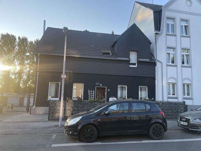Mehrgenerationen Haus – Vorderseite