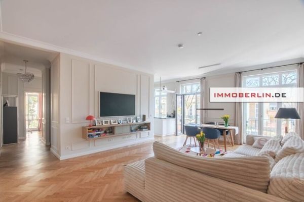 IMMOBERLIN.DE - Großzügige familienfreundliche Wohnung mit Balkon, Loggia & stilvollem Ambiente