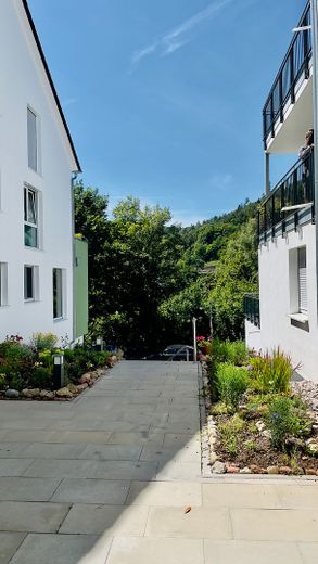 Exklusive 4,5-Zimmer-Wohnung 2 Balkone und EBK – Zugang
