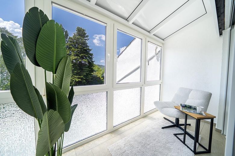 Architekten-Unikat in Neu-Anspach: Moderner Luxus & Erstbezug nach Sanierung – Loggia Elternschlafzimmer