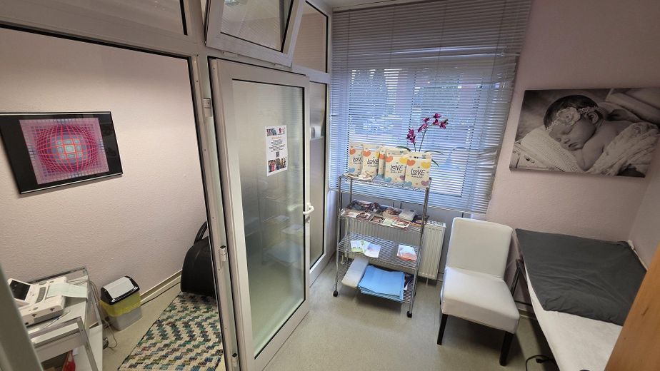 Consultorio/oficina de 86 m² en el centro de Spelle: médico, terapia, cosmética, despacho – ascensor, sin comisión – Behandlungs-/Beratungsraum