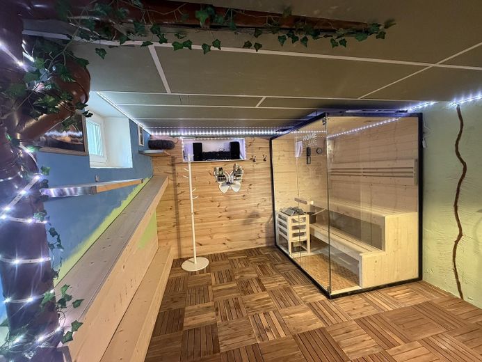 Wackersdorf / Meldau – Großzügiges Ein-/Zweifamilienhaus mit Einliegerwohnung und PV-Anlage – Sauna Einliegerwohnung