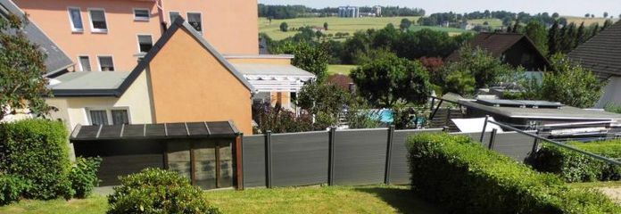 3-kamerappartement in eigendom met gebruik van tuin en parkeerplaats voor auto in landelijke ligging.