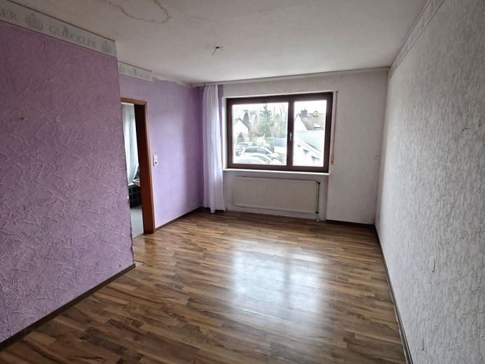 *Rohdiamant mit Potenzial! Großzügiges Reihenhaus in begehrter Wohnlage von Hanau-Steinheim* – Zimmer