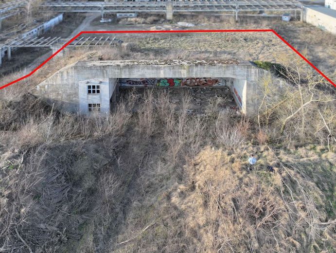 Provisionsfreier Denkmal Bunker mit Südausrichtung Erschlossen &amp; Ideal für visionäre Gewerbeprojekte – Luftbild Suedost