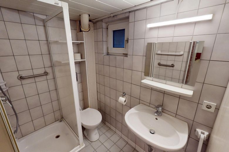 Charmantes Reihenhaus mit ausgebautem Dachboden und schönem Außenbereich - zzgl. Garage – Badezimmer im Keller