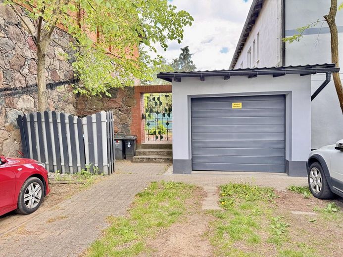 HORN IMMOBILIEN ++ großzügige Wohnung mit Terrasse und Garage in Grambow bei Löcknitz – Garage