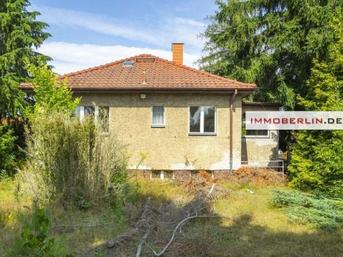 IMMOBERLIN.DE - Freistehendes Einfamilienhaus mit großem Südgarten & Ideenpotenzial – Foto 1