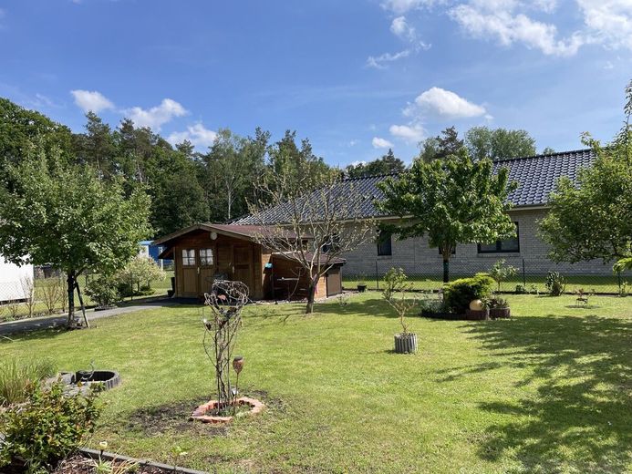 HORN IMMOBILIEN ++ modernes Einfamilienhaus mit Photovoltaikanlage, Garage und Terrasse in Torgelow – das Grundstück