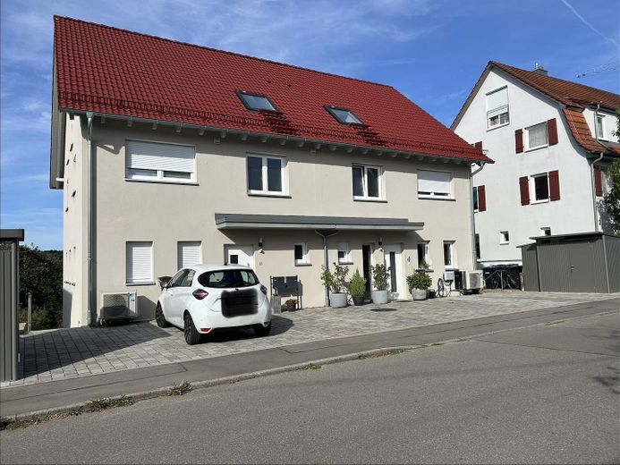 Living with panoramic views of the Schönbuch in Pliezhausen-Rübgarten – Außenseite Doppelhaus