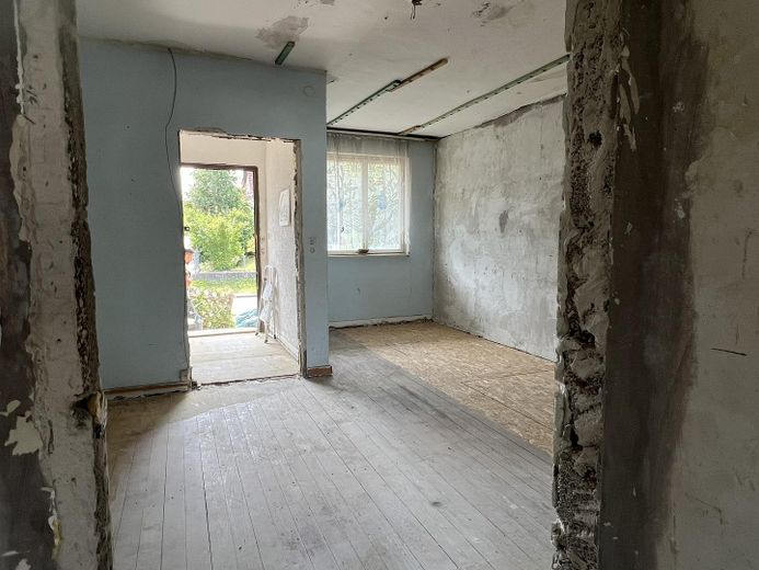 Doppelhaushälfte mit zwei Wohnungen und PV-Anlage – Wohnung Wohnzimmer 