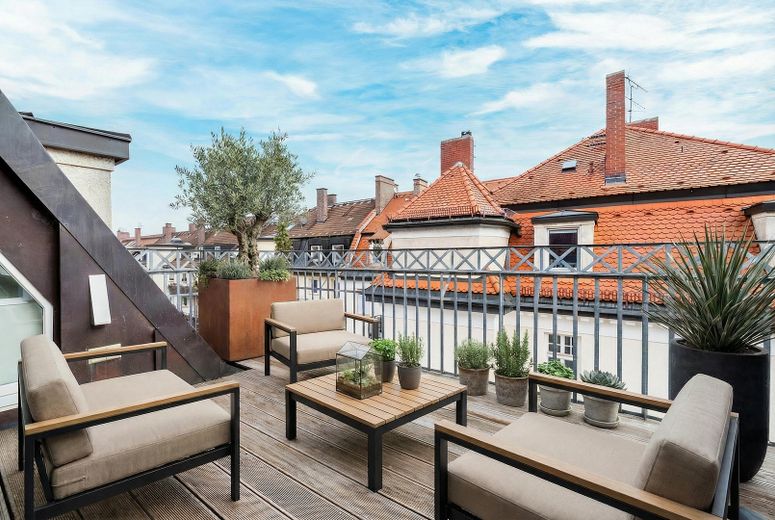 Moderne Dachterrassen-Maisonette-Wohnung mit denkmalgeschütztem Altbauflair – Dachterrasse