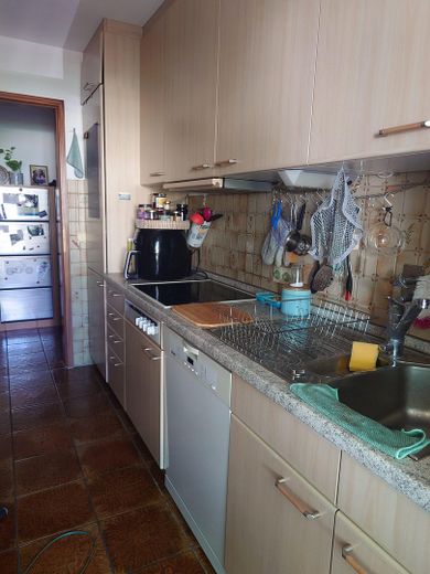 3,5 Zimmer Wohnung, hell, gut geschnitten mit 2 Balkonen und TG – Küche