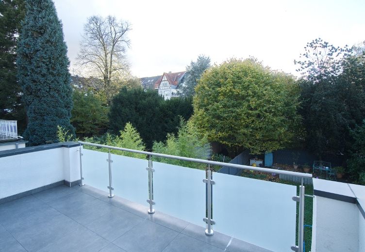 Zum Wohlfühlen: Komfortable Wohnung mit großer Balkonterrasse zum Garten und Komplettausstattung, Smart-TV, Internetzugang u.v.m. – 20ea11bdf69f79d75559145630849c8a0e3dea65.jpg