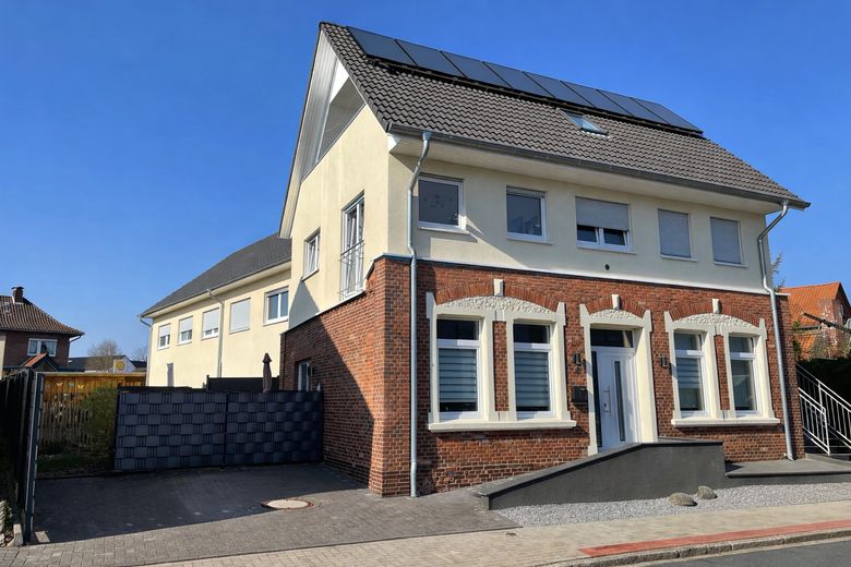 Moderne 4-Zimmer-Wohnung mit Balkon in Zeven – Foto 1