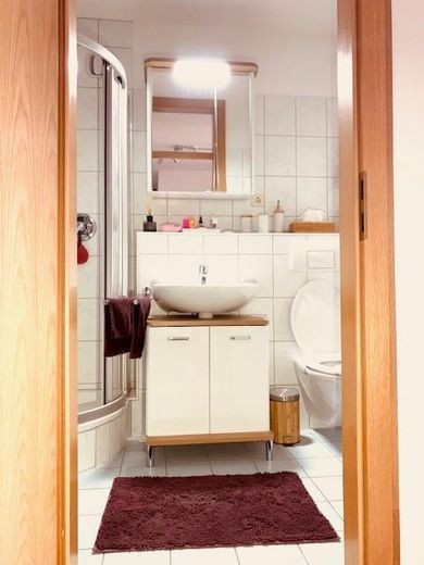3,5 Zimmer Wohnung mit traumhaftem Ausblick – Gästebad mit WC + Dusche