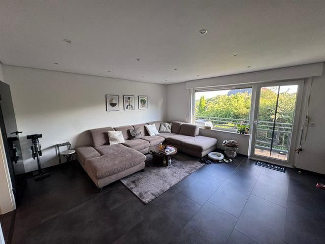 Modernisiertes Reihenendhaus in Toplage Cronenberg – Wohnzimmer 1