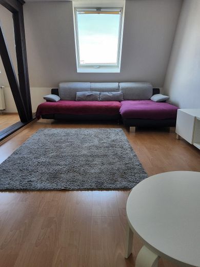 TOP Lage! Möblierte 2-Zimmer-Wohnung – Wohnzimmer 4