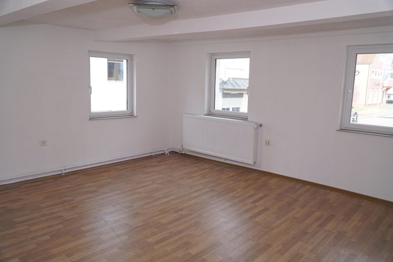 Vollständig renoviertes und modernisiertes 5-Zimmer-Einfamilienhaus in Eichendorf – 2. Schlaf-/Kinderzimmer OG