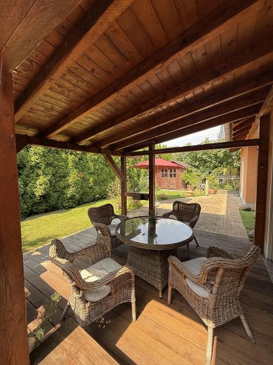 Stilvolles Einfamilienhaus mit Galerie, Kamin & traumhaftem Garten – Foto 3