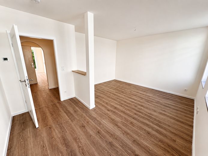 Beautifully renovated old building with underfloor heating and garden share – first occupancy in Gohlis – Wohnzimmer