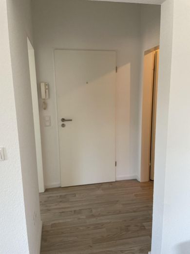 Frisch renovierte 2-Zimmer-Wohnung für 1-2 Personen, Balkon, Einbauküche, ca. 61 m², Lünen-Wethmar – kleiner Flur