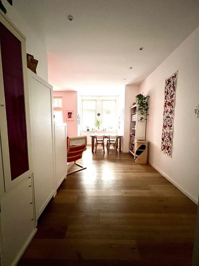 Vermietete 3 Zimmer Eigentumswohnung in Top Lage – Wohnzimmer